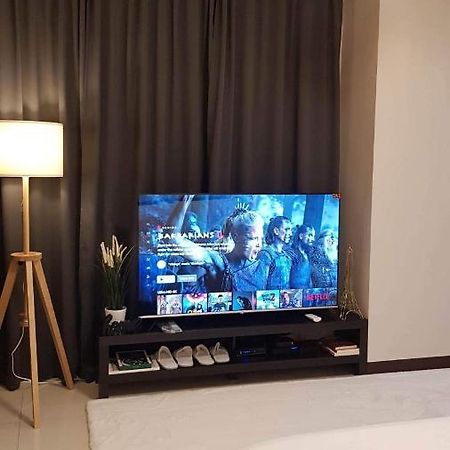 101 Newport Blvd C2 4F By Rechelle Nunag Pasay Buitenkant foto