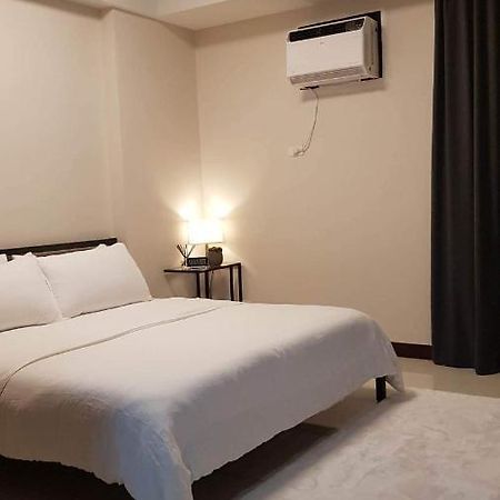 101 Newport Blvd C2 4F By Rechelle Nunag Pasay Buitenkant foto