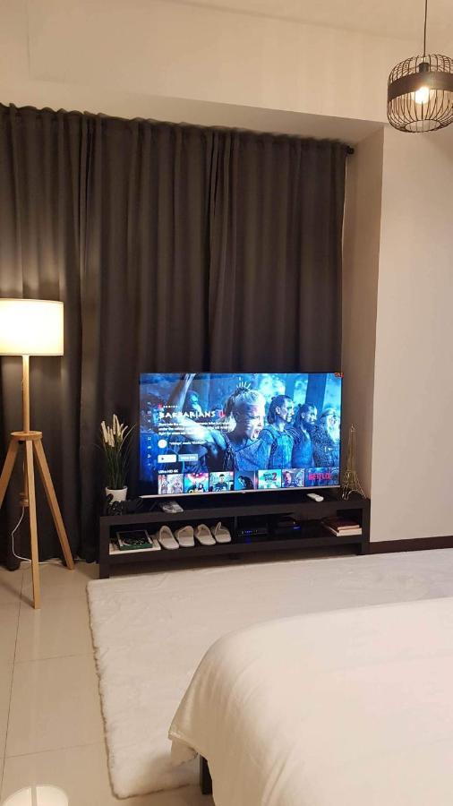 101 Newport Blvd C2 4F By Rechelle Nunag Pasay Buitenkant foto
