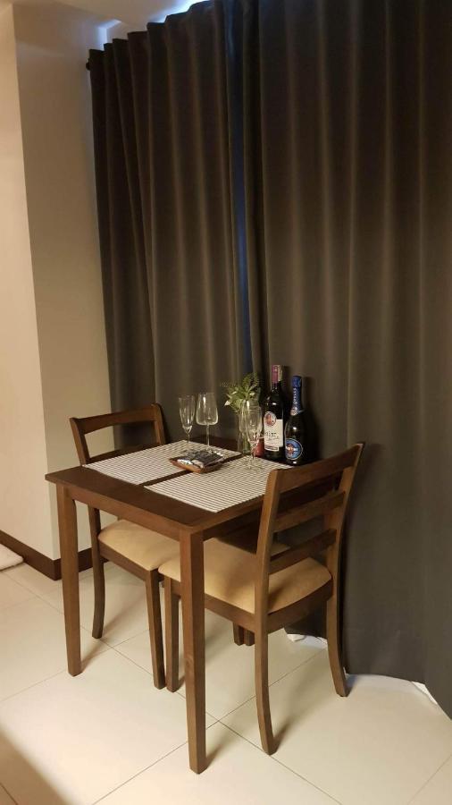 101 Newport Blvd C2 4F By Rechelle Nunag Pasay Buitenkant foto