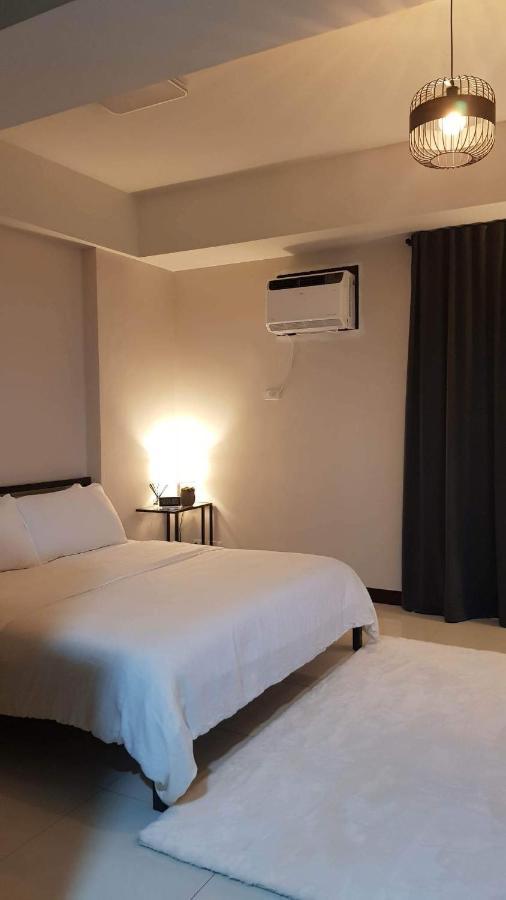 101 Newport Blvd C2 4F By Rechelle Nunag Pasay Buitenkant foto