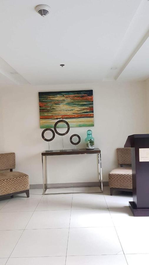 101 Newport Blvd C2 4F By Rechelle Nunag Pasay Buitenkant foto