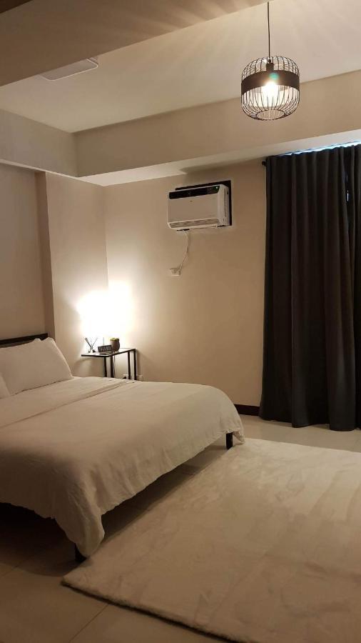 101 Newport Blvd C2 4F By Rechelle Nunag Pasay Buitenkant foto