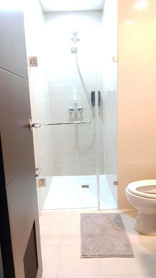 101 Newport Blvd C2 4F By Rechelle Nunag Pasay Buitenkant foto
