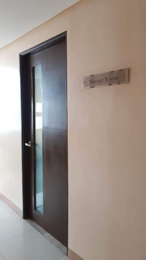 101 Newport Blvd C2 4F By Rechelle Nunag Pasay Buitenkant foto