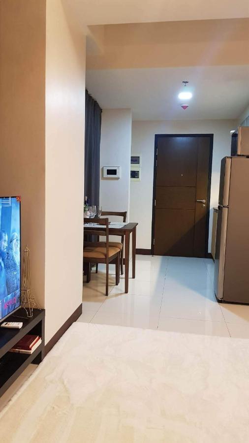 101 Newport Blvd C2 4F By Rechelle Nunag Pasay Buitenkant foto